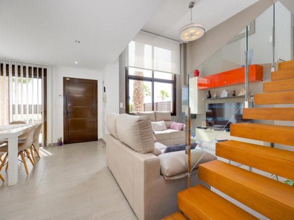 3 Bedroom 3 Bathroom Villa in Ciudad Quesada - Caza De Casa