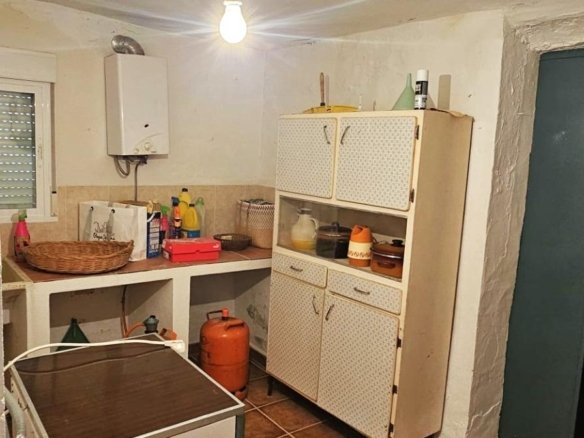 7 Bedroom 2 Bathroom Villa in Arenas Del Rey - Caza De Casa