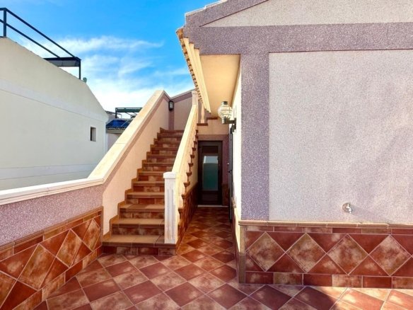 4 Bedroom 3 Bathroom Town House in Torrevieja - Caza De Casa