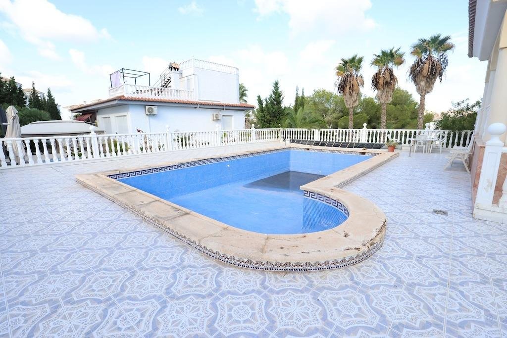 5 Bedroom 4 Bathroom Villa in Orihuela Costa - Caza De Casa
