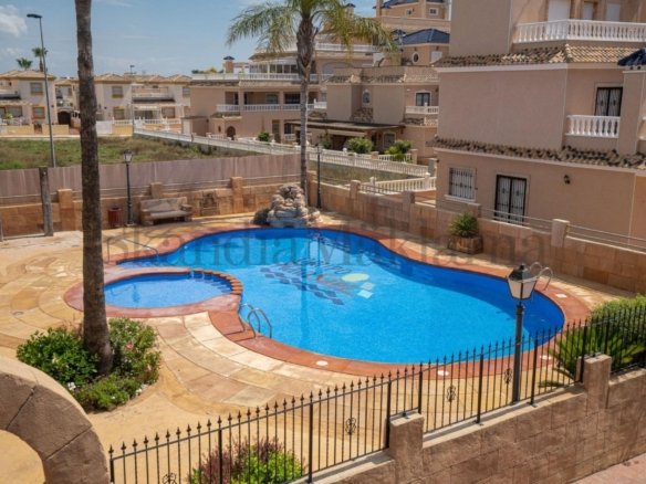 2 Bed 2 Bath Town House in Orihuela Costa - Caza De Casa