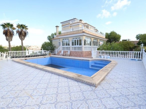 5 Bedroom 4 Bathroom Villa in Orihuela Costa - Caza De Casa