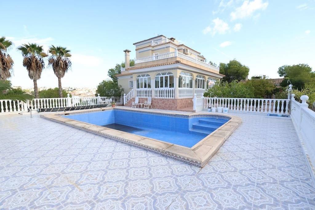 5 Bedroom 4 Bathroom Villa in Orihuela Costa - Caza De Casa