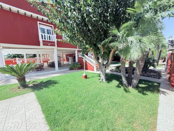 5 Bed 3 Bath Villa in Campoamor - Caza De Casa