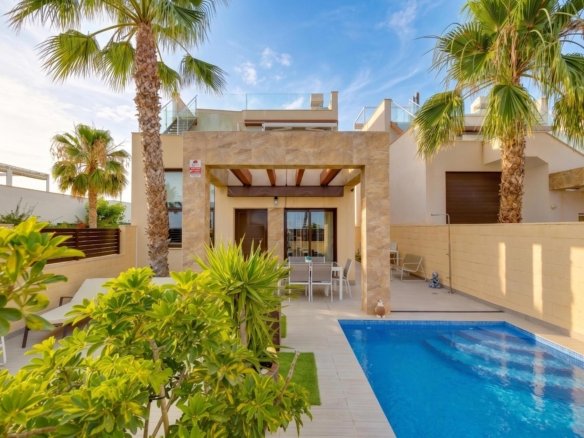 3 Bedroom 3 Bathroom Villa in Ciudad Quesada - Caza De Casa