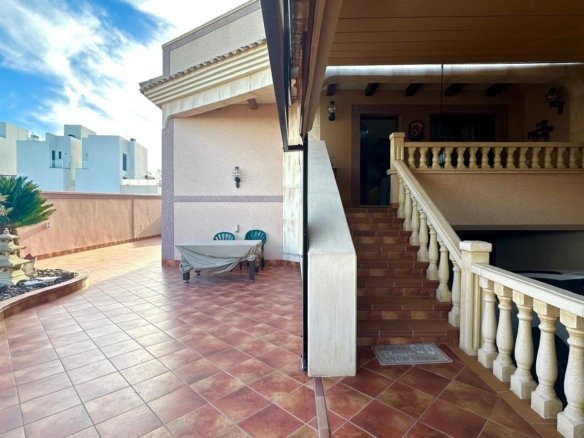 4 Bedroom 3 Bathroom Town House in Torrevieja - Caza De Casa