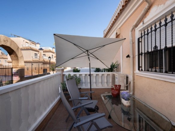 2 Bed 2 Bath Town House in Orihuela Costa - Caza De Casa
