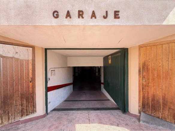 Commercial in Torrevieja - Caza De Casa