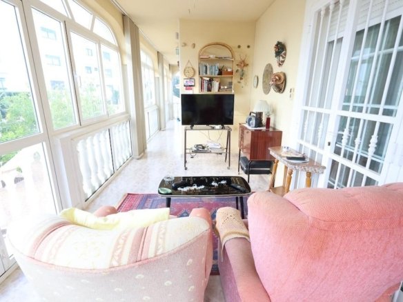 5 Bedroom 4 Bathroom Villa in Orihuela Costa - Caza De Casa