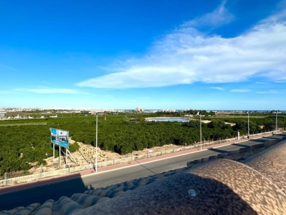 4 Bedroom 3 Bathroom Town House in Torrevieja - Caza De Casa