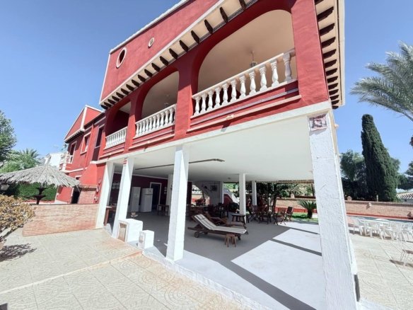 5 Bed 3 Bath Villa in Campoamor - Caza De Casa