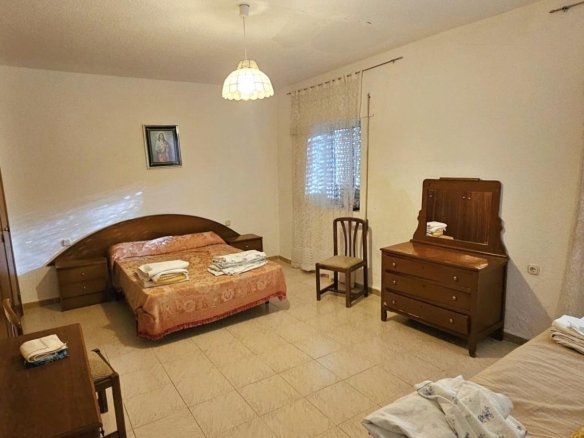 7 Bedroom 2 Bathroom Villa in Arenas Del Rey - Caza De Casa