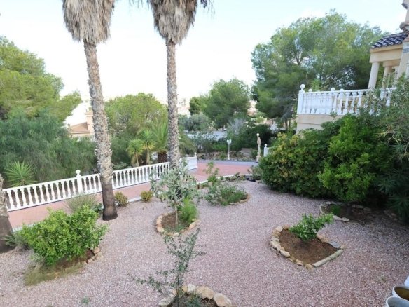 5 Bedroom 4 Bathroom Villa in Orihuela Costa - Caza De Casa