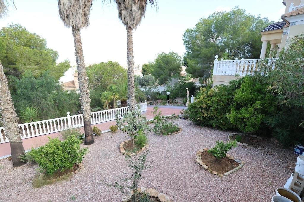 5 Bedroom 4 Bathroom Villa in Orihuela Costa - Caza De Casa