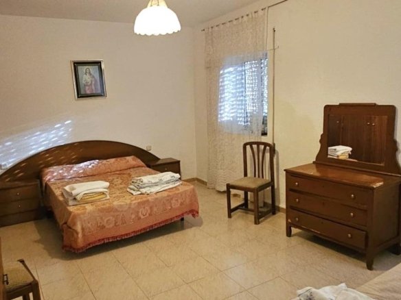 7 Bedroom 2 Bathroom Villa in Arenas Del Rey - Caza De Casa