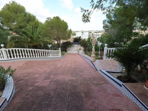5 Bedroom 4 Bathroom Villa in Orihuela Costa - Caza De Casa