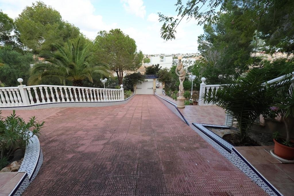 5 Bedroom 4 Bathroom Villa in Orihuela Costa - Caza De Casa