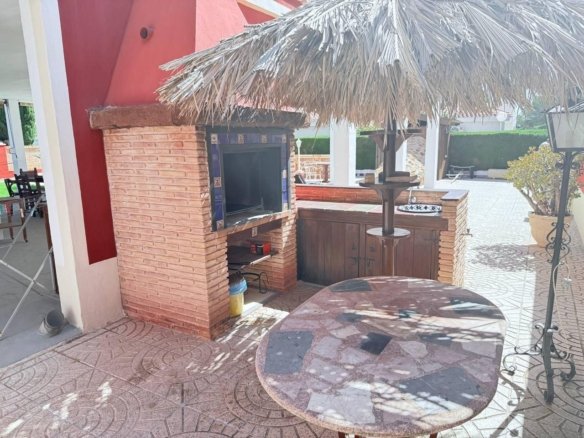 5 Bed 3 Bath Villa in Campoamor - Caza De Casa