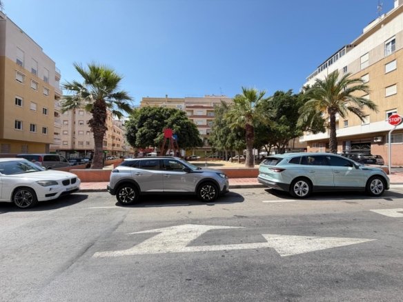 Commercial in Torrevieja - Caza De Casa