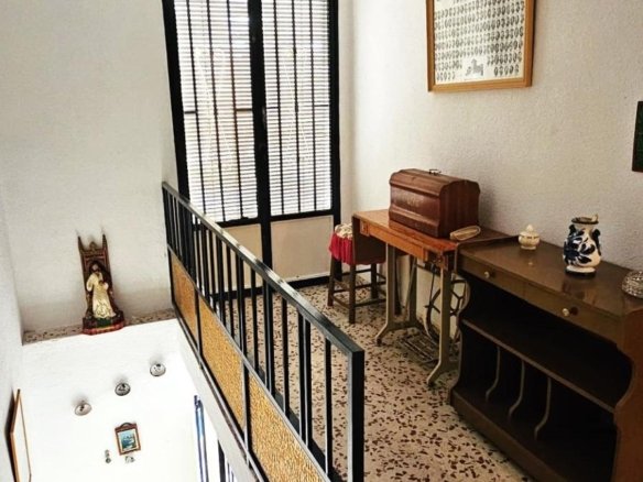 7 Bedroom 2 Bathroom Villa in Arenas Del Rey - Caza De Casa