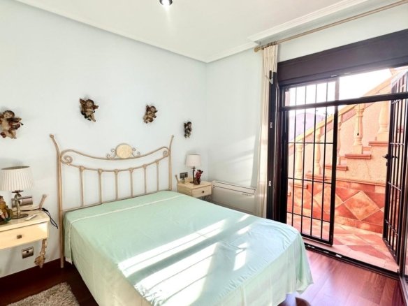 4 Bedroom 3 Bathroom Town House in Torrevieja - Caza De Casa