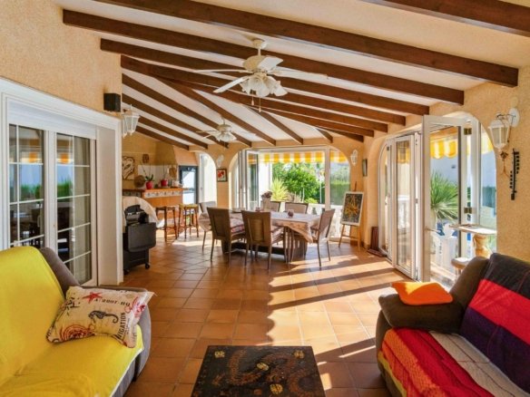 3 Bedroom 4 Bathroom Villa in Cabo Roig - Caza De Casa