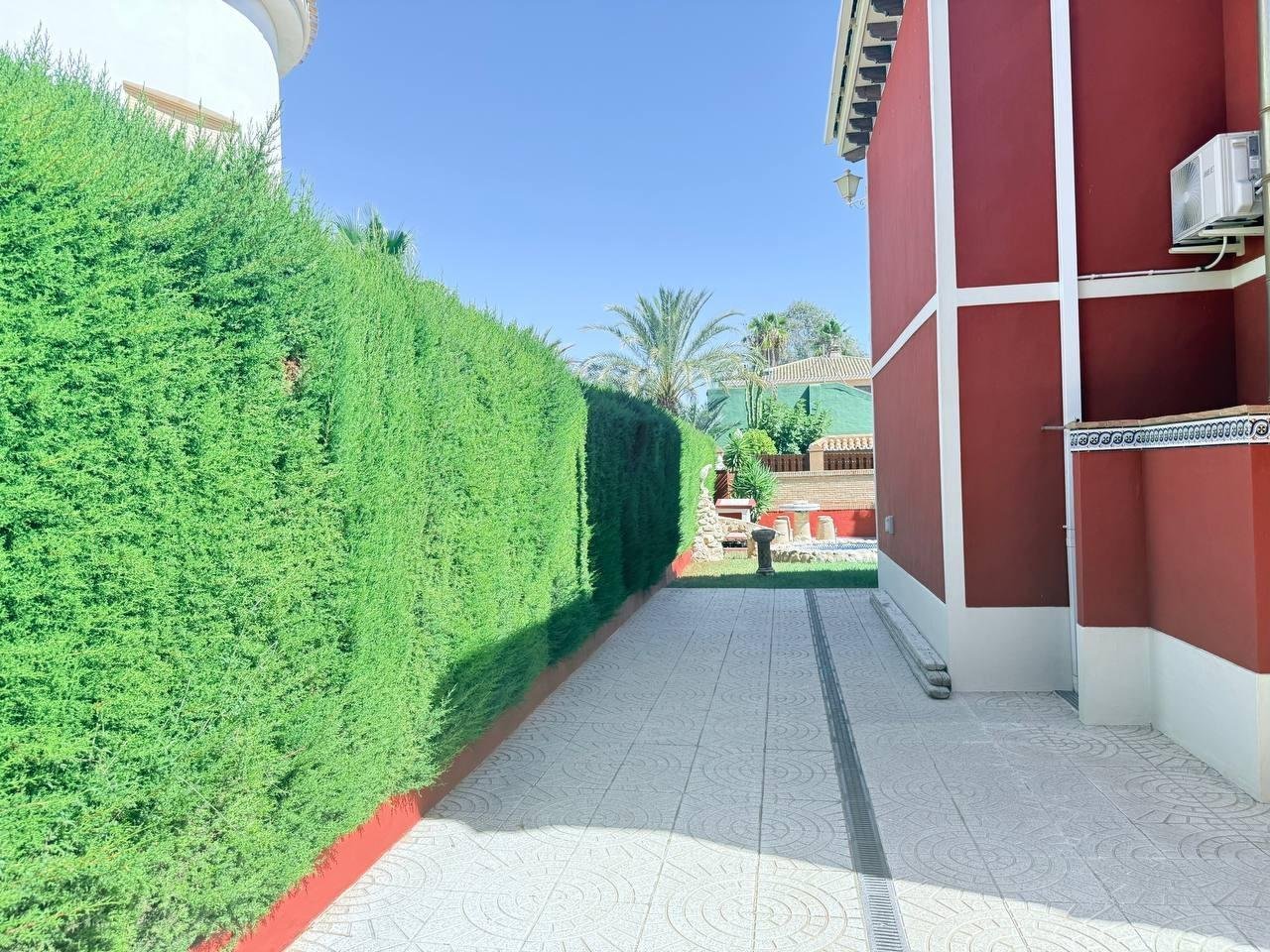 5 Bed 3 Bath Villa in Campoamor - Caza De Casa
