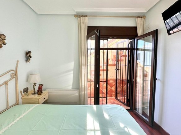 4 Bedroom 3 Bathroom Town House in Torrevieja - Caza De Casa