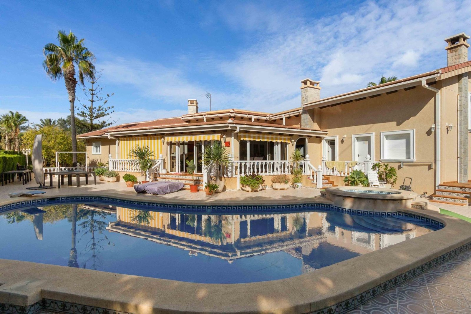 3 Bedroom 4 Bathroom Villa in Cabo Roig - Caza De Casa