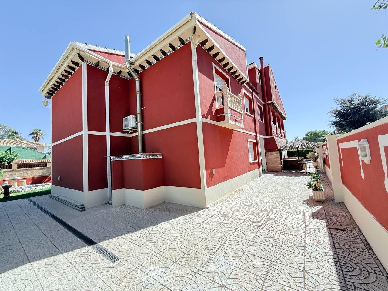 5 Bed 3 Bath Villa in Campoamor - Caza De Casa