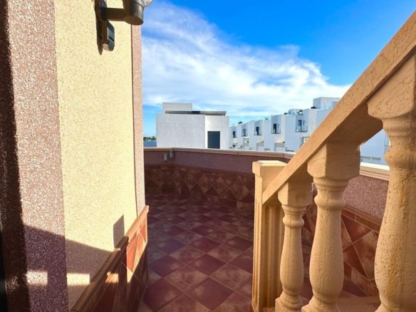 4 Bedroom 3 Bathroom Town House in Torrevieja - Caza De Casa