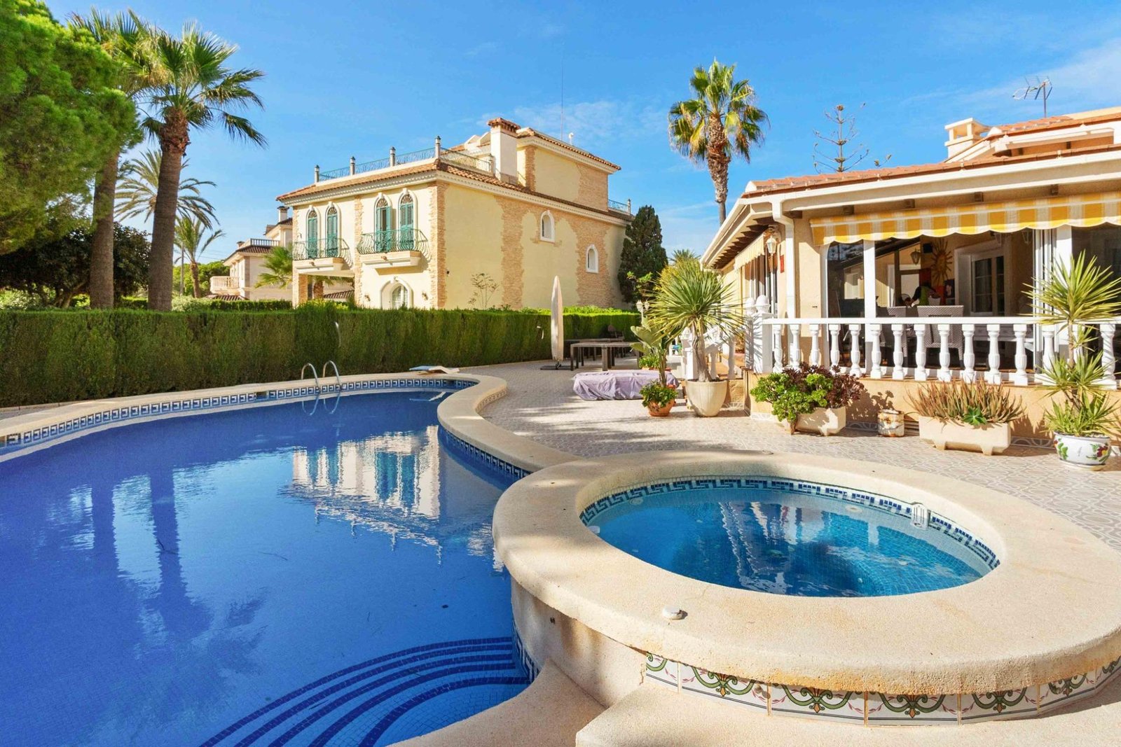 3 Bedroom 4 Bathroom Villa in Cabo Roig - Caza De Casa