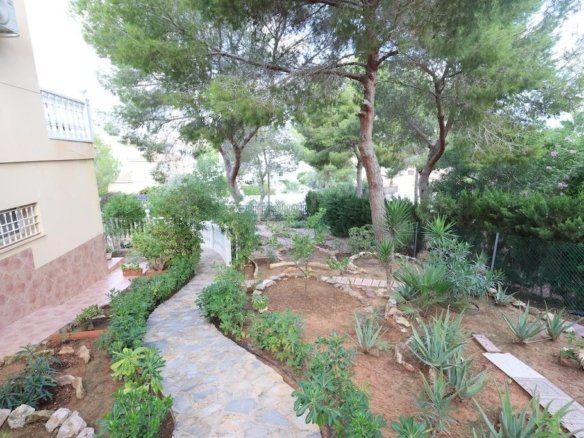 5 Bedroom 4 Bathroom Villa in Orihuela Costa - Caza De Casa