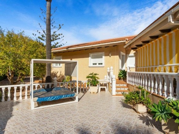 3 Bedroom 4 Bathroom Villa in Cabo Roig - Caza De Casa
