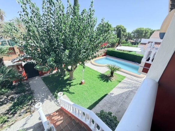 5 Bed 3 Bath Villa in Campoamor - Caza De Casa