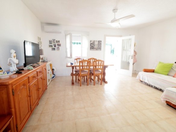 3 Bedroom 2 Bathroom Town House in Torrevieja - Caza De Casa