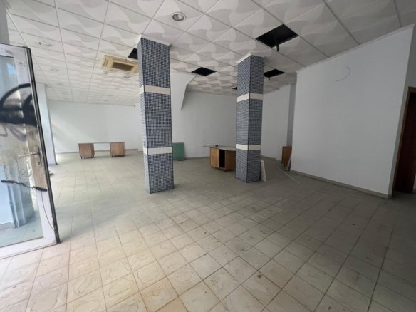 1 Bathroom Commercial in Torrevieja - Caza De Casa