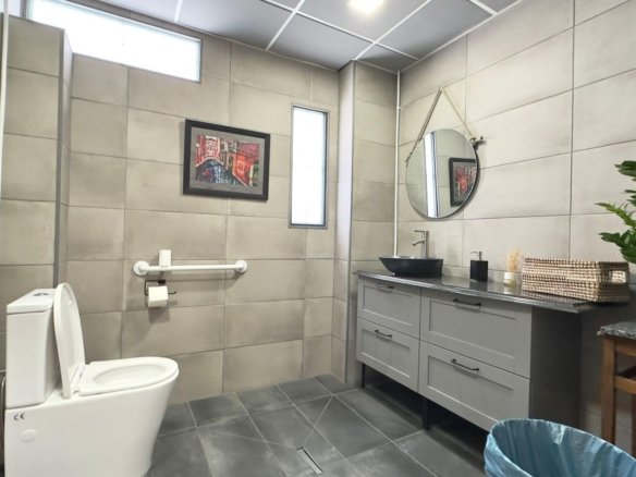 Commercial in Torrevieja - Caza De Casa