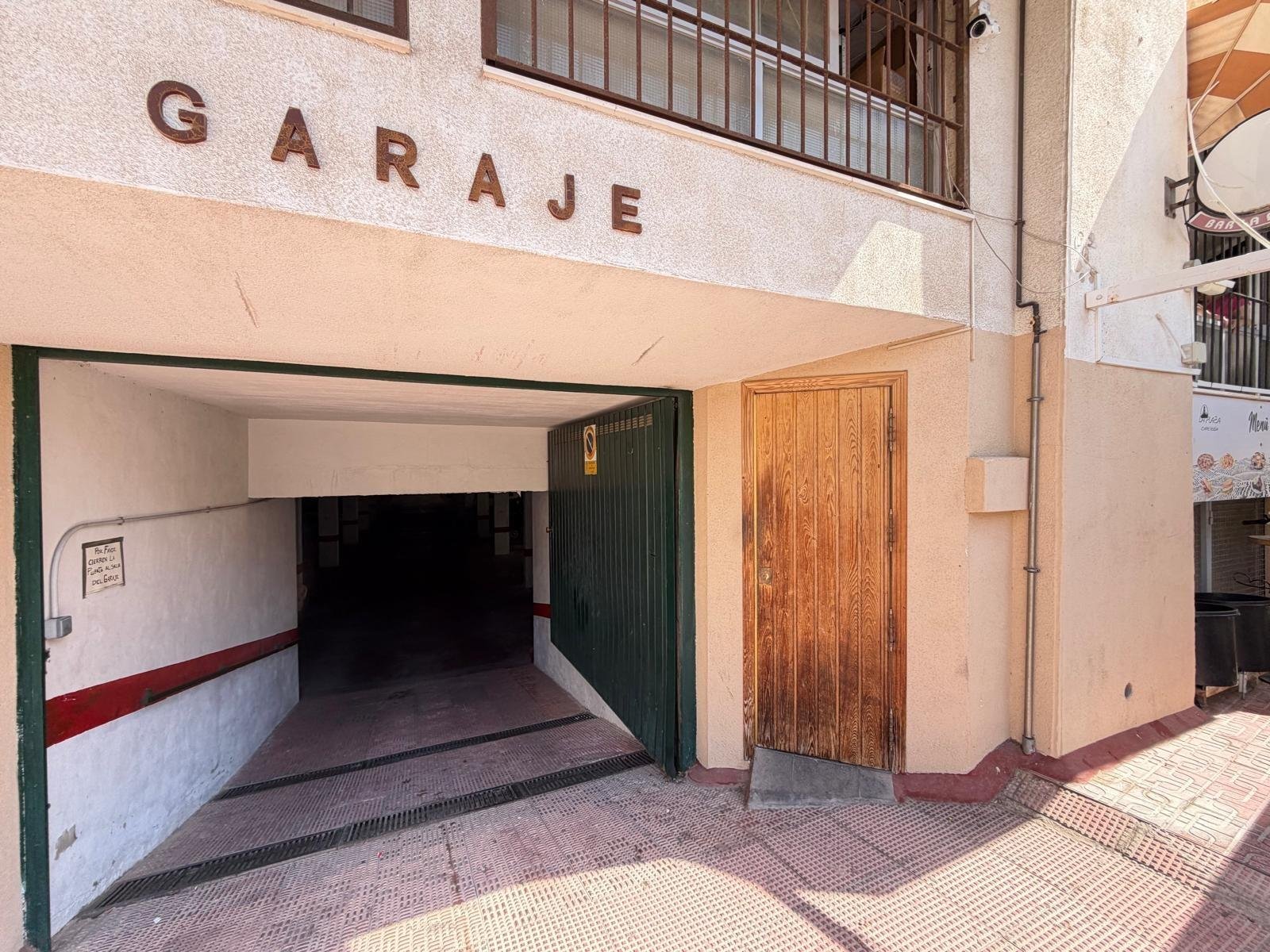 2-4 Commercial in Torrevieja - Caza De Casa