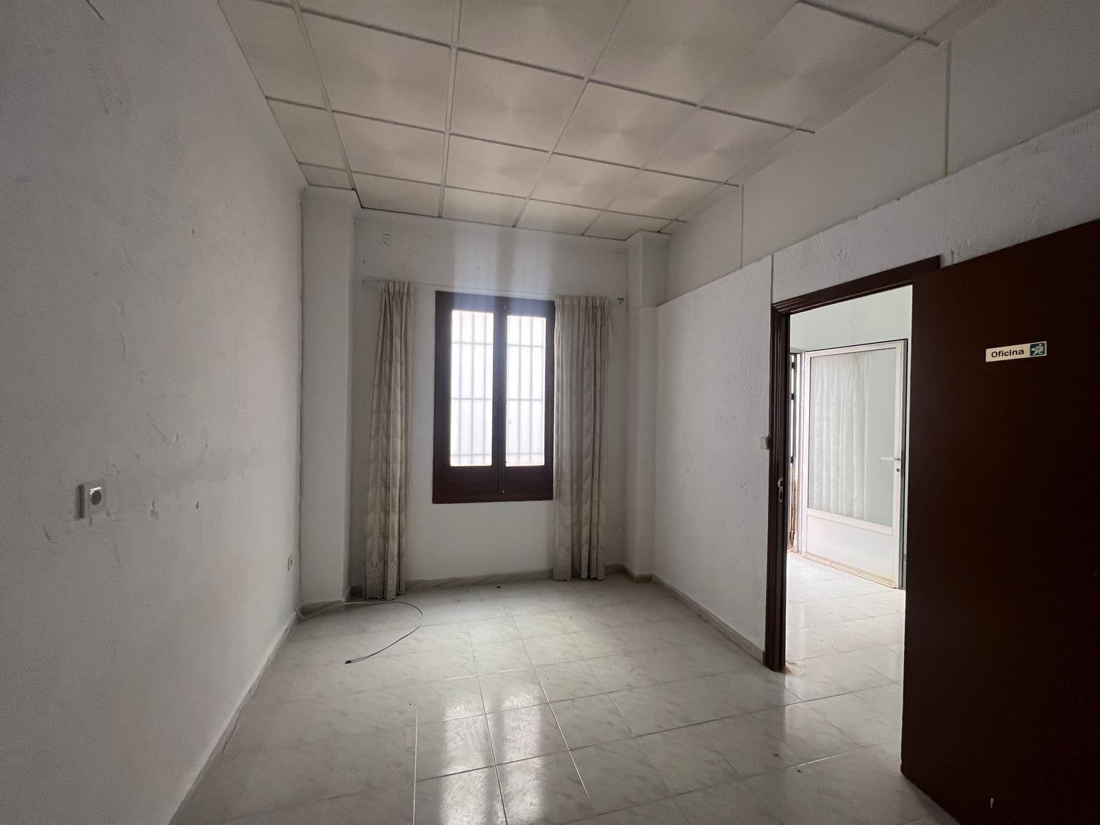 Commercial in Torrevieja - Caza De Casa