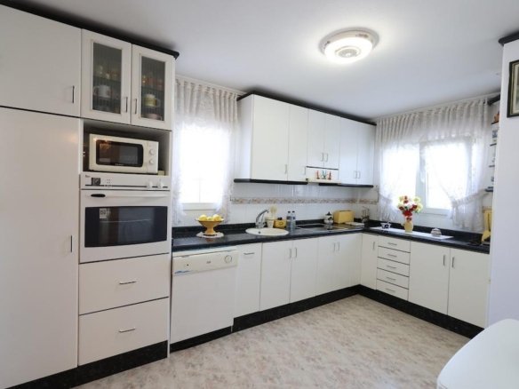 5 Bedroom 4 Bathroom Villa in Orihuela Costa - Caza De Casa