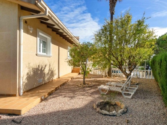 3 Bedroom 4 Bathroom Villa in Cabo Roig - Caza De Casa