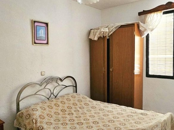 7 Bedroom 2 Bathroom Villa in Arenas Del Rey - Caza De Casa