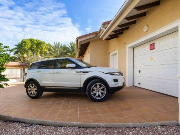 3 Bedroom 4 Bathroom Villa in Cabo Roig - Caza De Casa