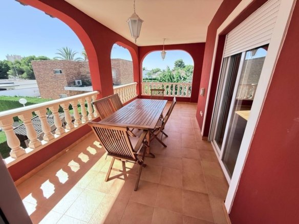 5 Bed 3 Bath Villa in Campoamor - Caza De Casa