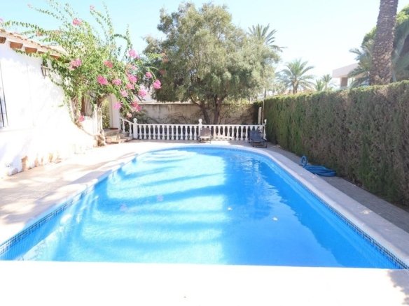 4 Bedroom 2 Bathroom Villa in Orihuela Costa - Caza De Casa