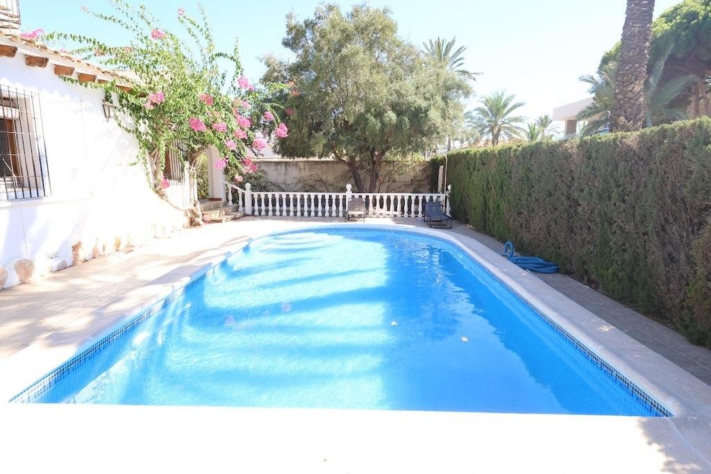 4 Bedroom 2 Bathroom Villa in Orihuela Costa - Caza De Casa