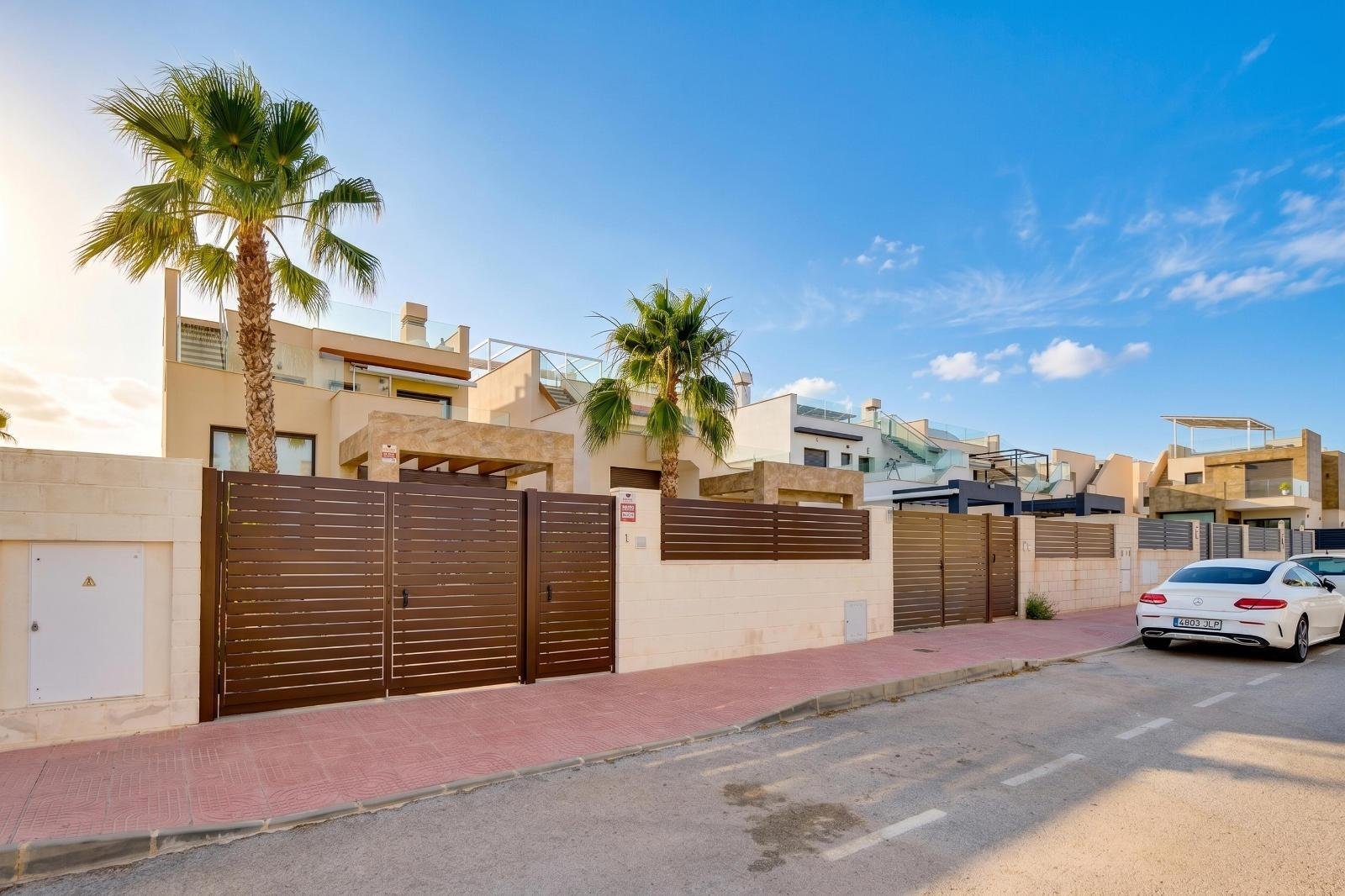 3 Bedroom 3 Bathroom Villa in Ciudad Quesada - Caza De Casa