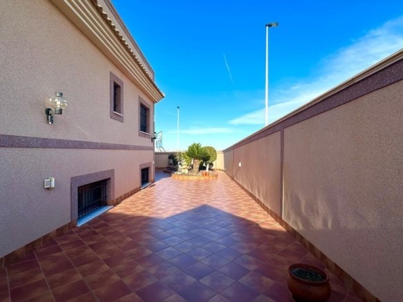 4 Bedroom 3 Bathroom Town House in Torrevieja - Caza De Casa