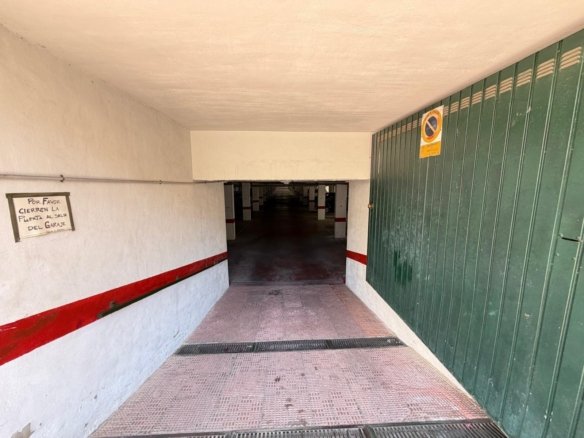 Commercial in Torrevieja - Caza De Casa